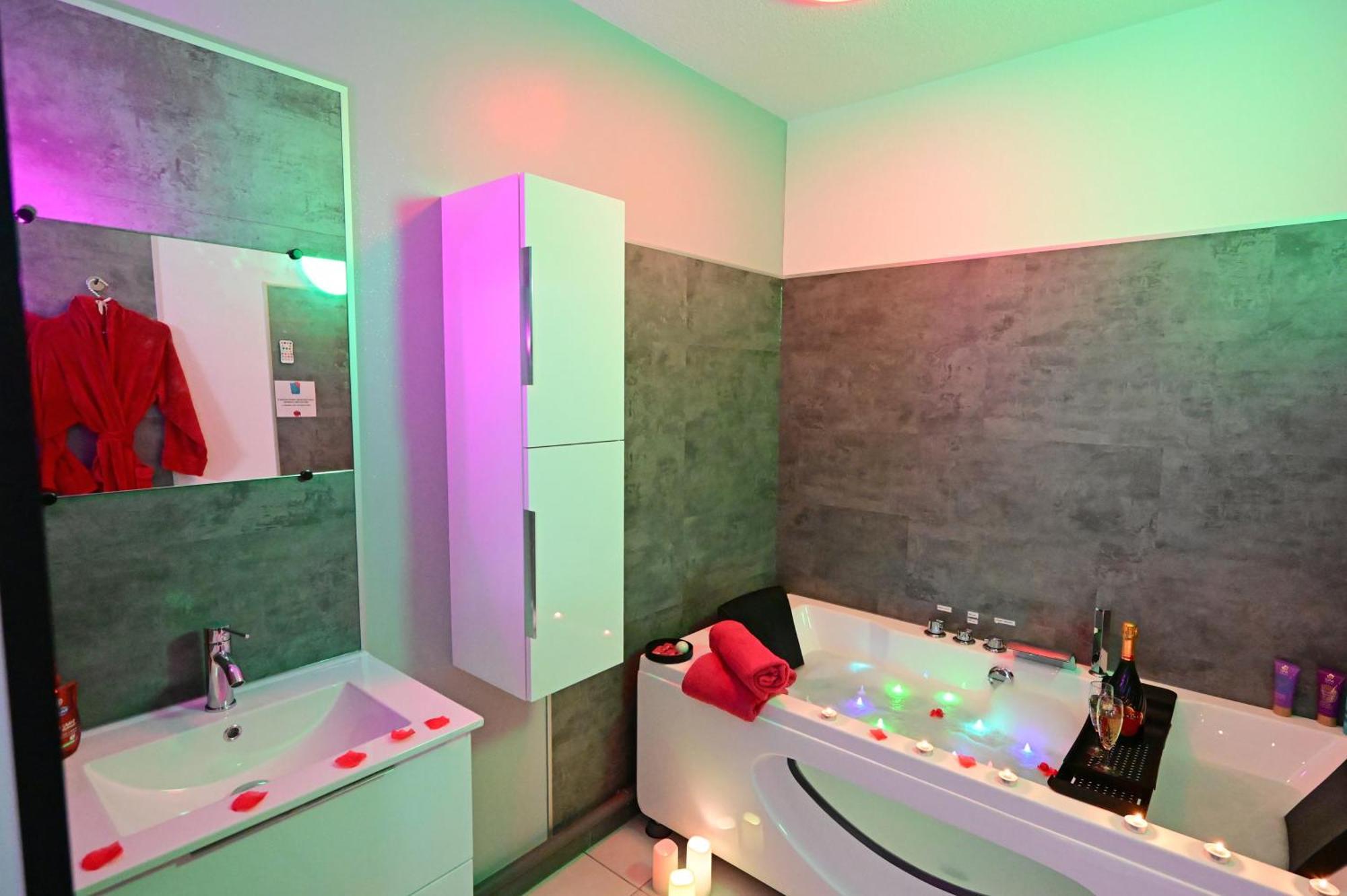 ביסקארוס Love Room A Deux Pas De L'Ocean Avec Hammam, Sauna Et Bain A 2 :-) מראה חיצוני תמונה