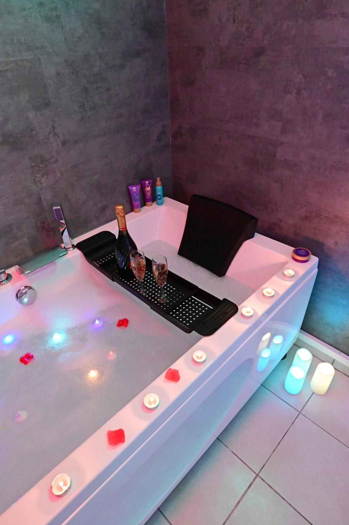 ביסקארוס Love Room A Deux Pas De L'Ocean Avec Hammam, Sauna Et Bain A 2 :-) מראה חיצוני תמונה