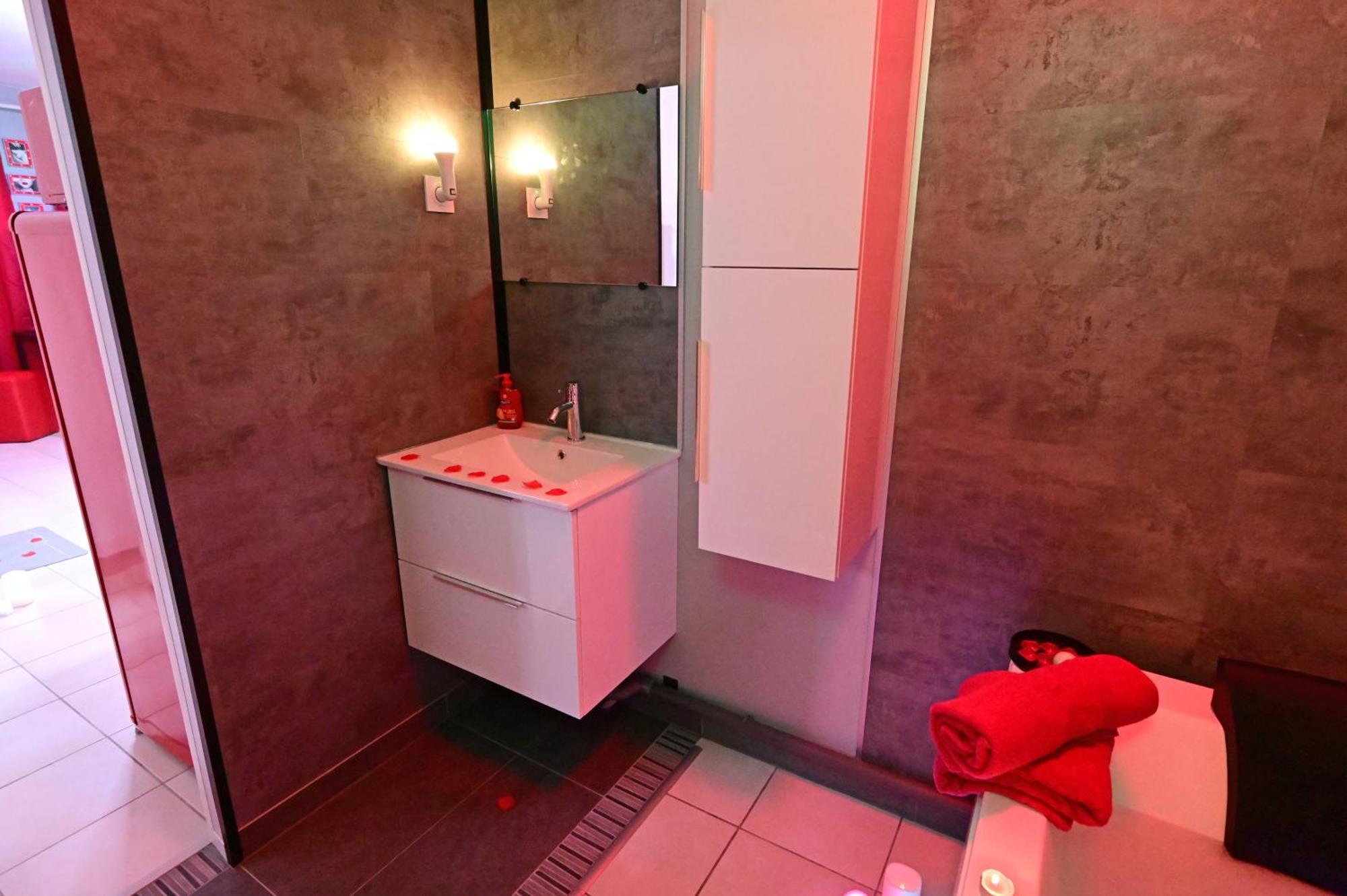ביסקארוס Love Room A Deux Pas De L'Ocean Avec Hammam, Sauna Et Bain A 2 :-) מראה חיצוני תמונה