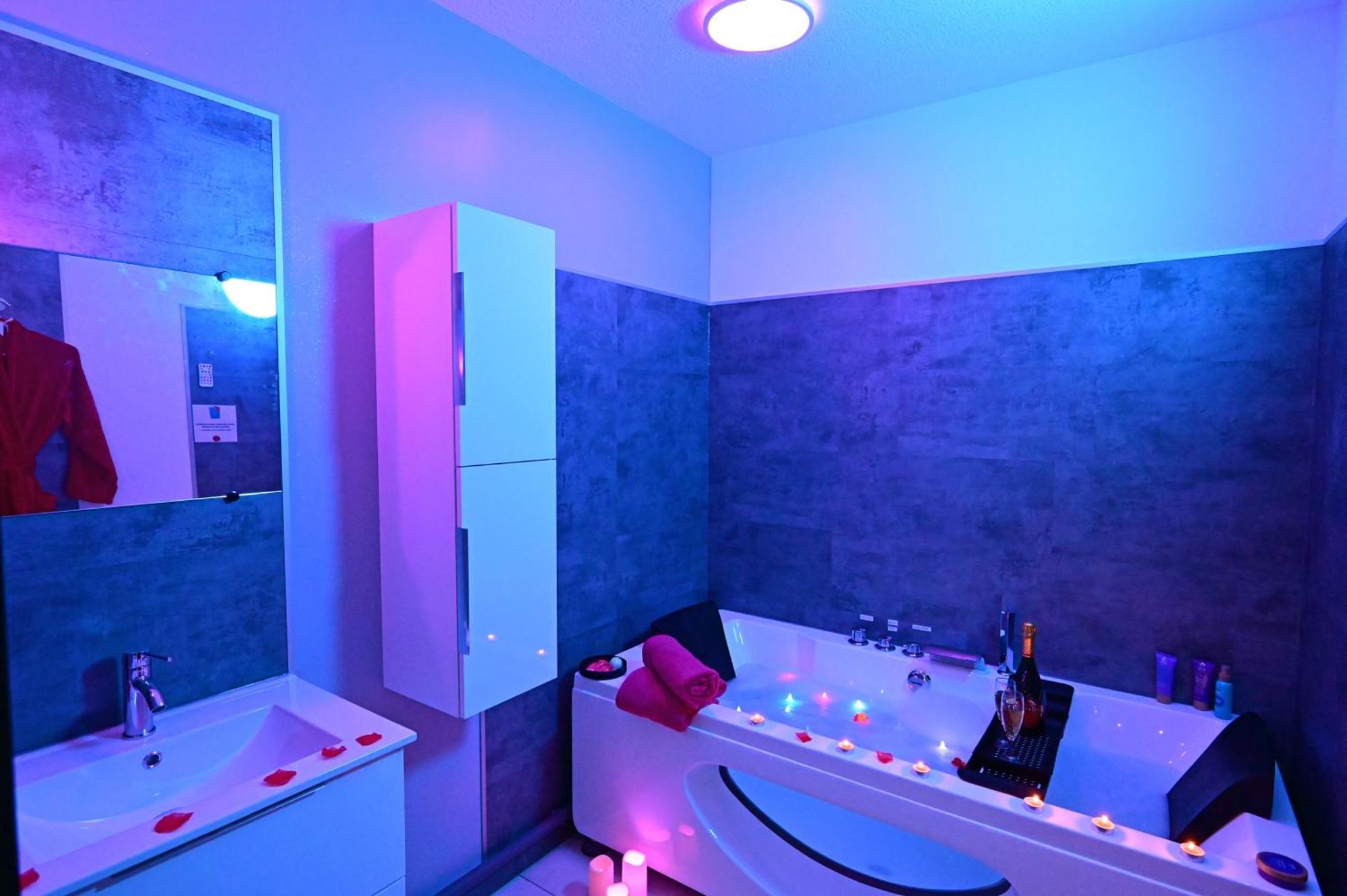 ביסקארוס Love Room A Deux Pas De L'Ocean Avec Hammam, Sauna Et Bain A 2 :-) מראה חיצוני תמונה