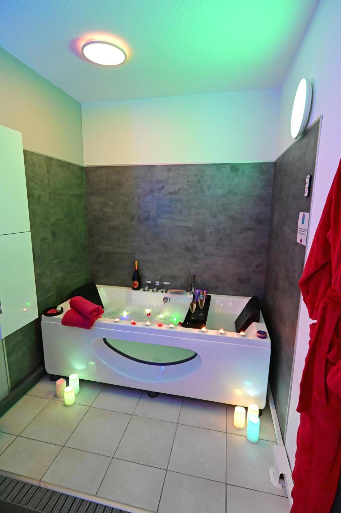 ביסקארוס Love Room A Deux Pas De L'Ocean Avec Hammam, Sauna Et Bain A 2 :-) מראה חיצוני תמונה