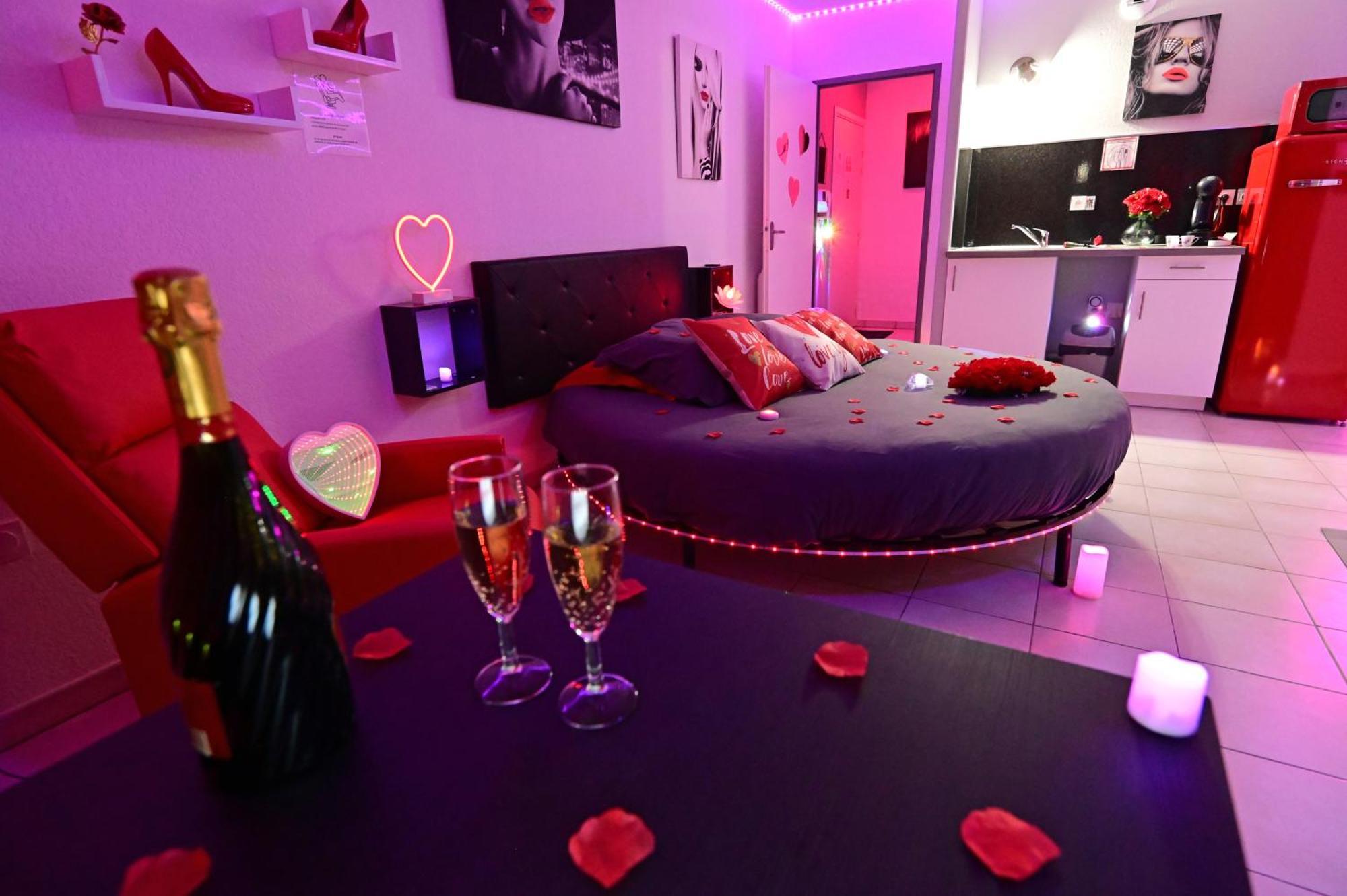 ביסקארוס Love Room A Deux Pas De L'Ocean Avec Hammam, Sauna Et Bain A 2 :-) מראה חיצוני תמונה