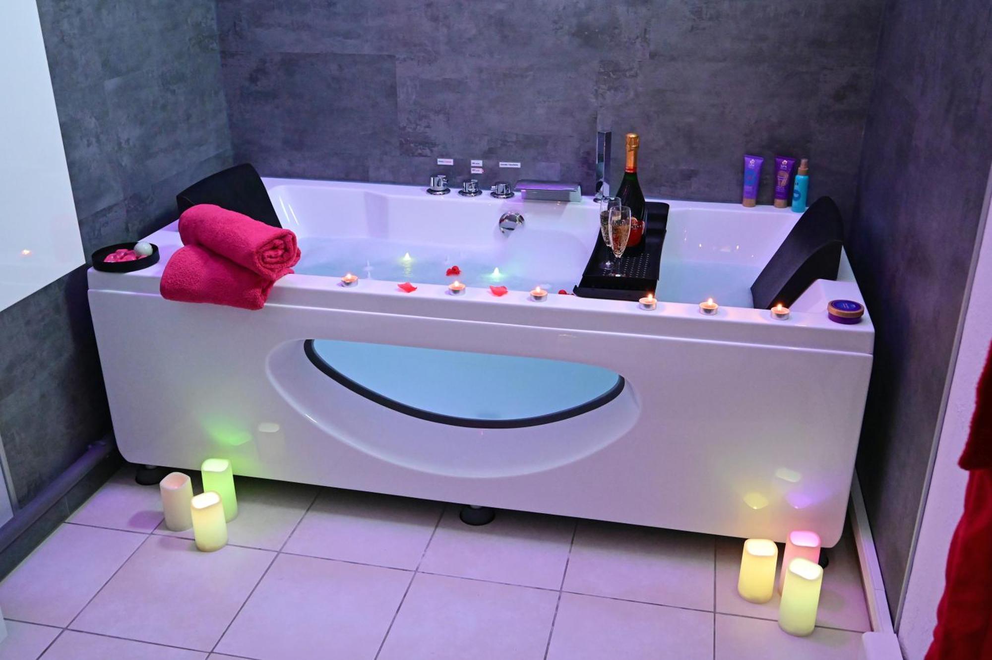 ביסקארוס Love Room A Deux Pas De L'Ocean Avec Hammam, Sauna Et Bain A 2 :-) מראה חיצוני תמונה
