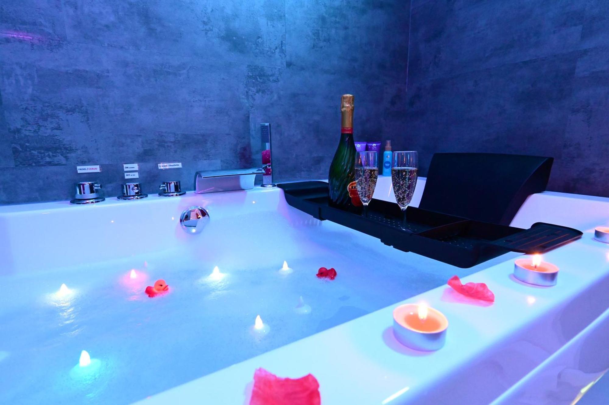 ביסקארוס Love Room A Deux Pas De L'Ocean Avec Hammam, Sauna Et Bain A 2 :-) מראה חיצוני תמונה